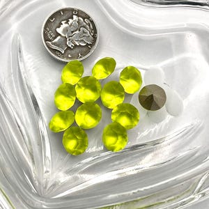 Citrus Green Matte F (8mm - 39ss) Swarovski 1088 XIRIUS Chaton Rhinestones