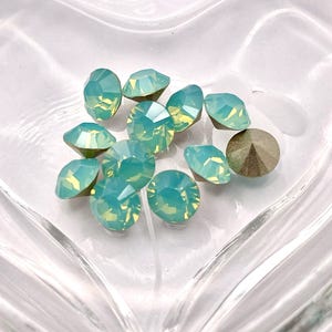 Pacific Opal F (39ss - 8mm) Vintage Swarovski 1028 Chaton Rhinestones
