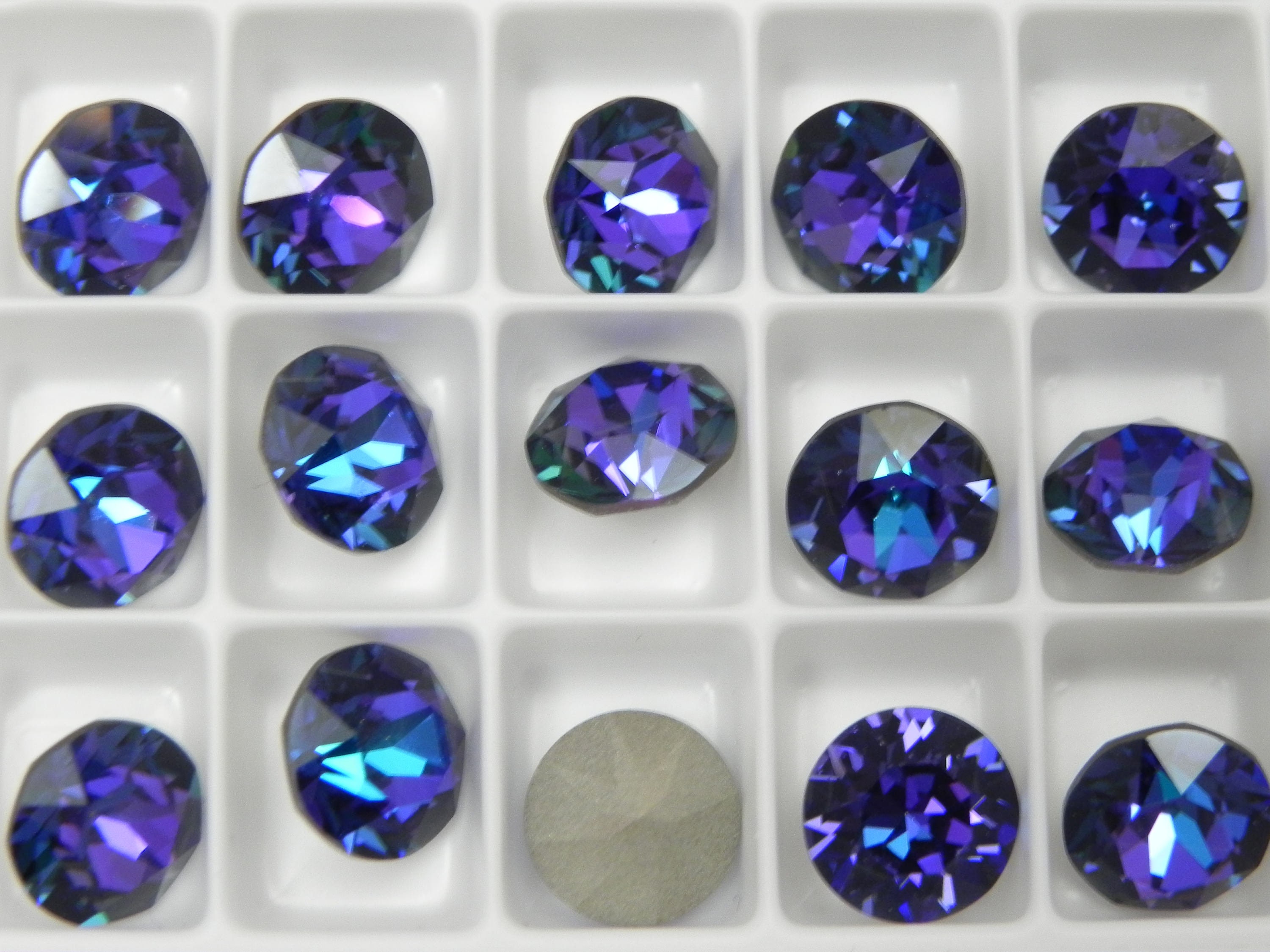 Heliotrope F (8mm - 39ss) Swarovski 1088 XIRIUS Chaton Heliotrope F (8mm - 39ss) Swarovski 1088 XIRIUS Chaton