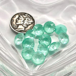 Soft Mint Ignite UNF (39ss-8mm) Swarovski 1088 XIRIUS Chaton Rhinestones