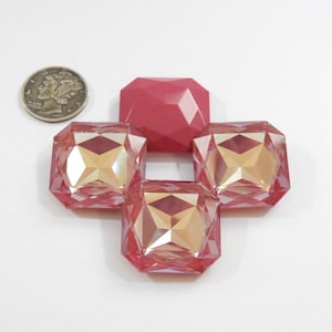 ウルトララズベリームーンライト UNF (23 mm) スワロフスキー アート 4675 スクエアファンシーカットストーン