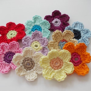 10 flores de crochet de colores, de aprox. 4,5 cm de alto.