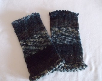 Arm warmers with thumbhole made of virgin wool