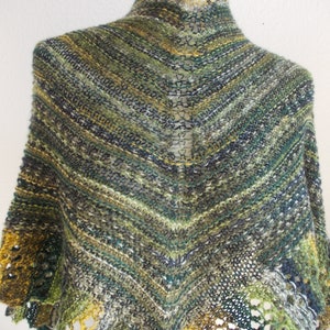 Echarpe triangulaire légère en laine vierge mélangée vert image 2
