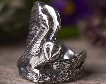 Owl ring, Barn owl sterling silver, Witch silver ring, Hand sculpted jewelry, Animal ring, Woodland witch, Green witch ring