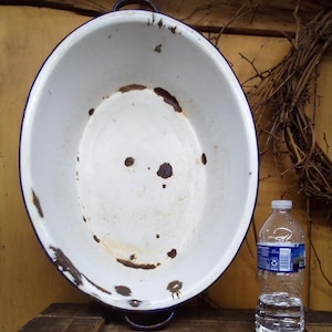 Large Vintage White  Enamelware Pan / Farmhouse Country Enamel Metal Dish Pan-Wash Basin With Blue Detail / Chipped White Enamel Wash Basin