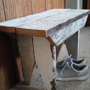 Chippy Paint Barn Wood Entryway Bench - Farmhouse Decor (24 Inches Long)