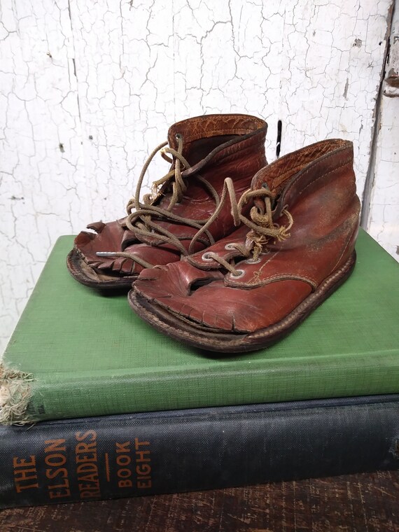 Vintage Shoes / Vintage Leather Boys High Top Shoe