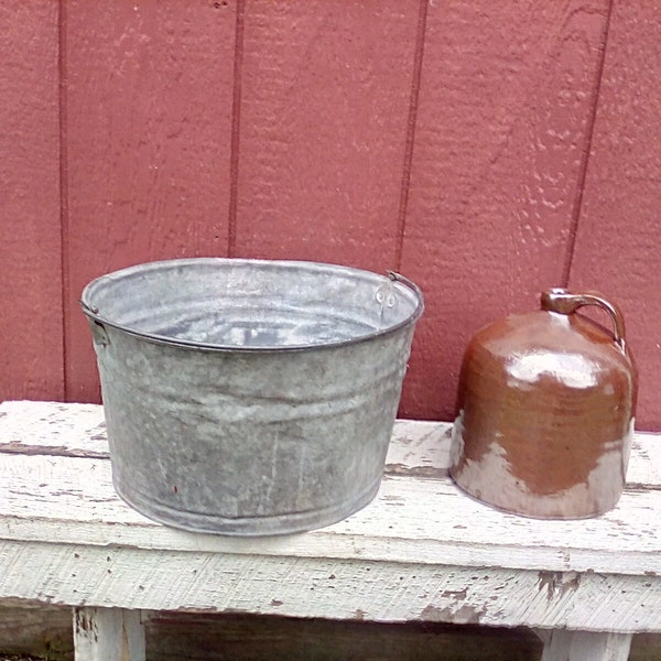 Galvanized Tub / Vintage Galvanized Metal Tub / Large Bucket With Handle / Vintage Galvanized Metal Tub / Primitive-Farmhouse Galvanized Tub