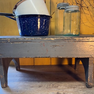 Chipped Neutral Grey Farmhouse Bench: Primitive Entryway Decor
