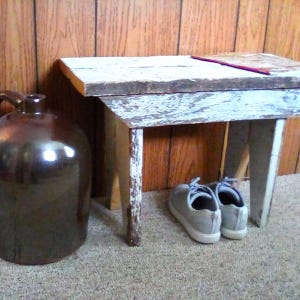 Chippy Paint Barn Wood Entryway Bench - Farmhouse Decor (24 Inches Long)