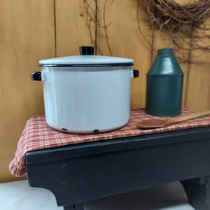 White Enamelware Stock Pot / Vintage 6 Quart White With Black Trim Enamelware Stock Pot And Lid / Vintage Farmhouse Decor / Kitchen Decor