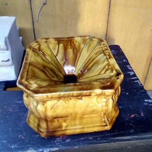 Spittoon1800s Bennington Rockingham Glaze: Mottled Yellow-Brown Cuspidor