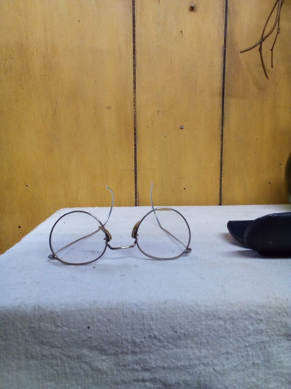 Eye Glasses / Antique Wire Framed Spectacles / Ear