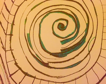 Könnte beinhalten: Ein handgezeichnetes Spiraldesign in Schwarz und Grün auf einem hellorangen Hintergrund.