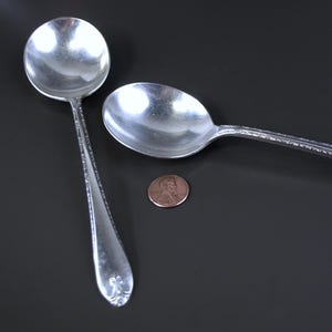Vintage WM Rogers & Sons Exquisite Gumbo Spoons - Set of 2 - 7&quot; Silverplated Spoons - Great Condition