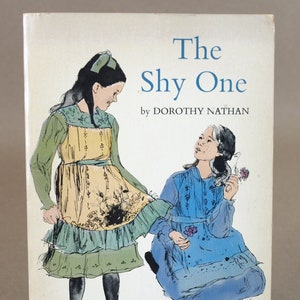 Vintage Scholastic Book TX 1915, c. 1971 (2nd Printing) - &quot;The Shy One&quot; by Dorothy Nathan & Illustrated by Carolyn Cather - Paperback, VG