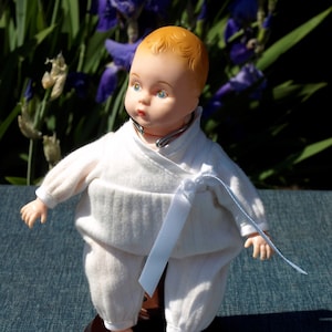 Madame Alexander 2000 Pink Cheek Huggums Baby Doll with White Onsie - 8&quot; tall