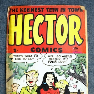 Puede incluir: Portada de cómic vintage "Hector Comics". La portada tiene un fondo rojo con texto amarillo que dice "HECTOR COMICS". El cómic muestra una escena de dibujos animados de un hombre, una mujer y un perro. El cómic está marcado "10c No. 1".
