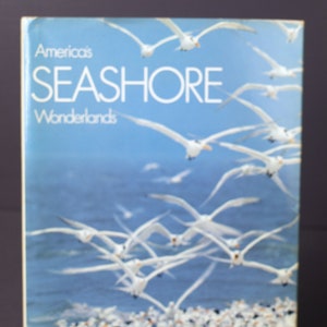 America's Seashore Wonderlands by The National Geographic Society - Pub. by The National Geographic Society, 1985 - HC w/ Dust Jacket - VG