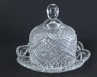 Manteigueira vintage colecionável AVON em vidro prensado com tampa em forma de cúpula - Circa 1973 - Tamanho perfeito e em ótimo estado.