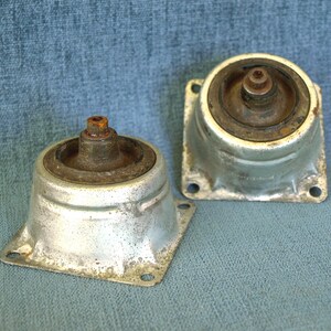 Vibrationsisolator / Isolationshalterungen - Lord Erie PA No. 45 - 1/4" Befestigungsloch - 2/58-PN-206-PH-45 - nie benutzt