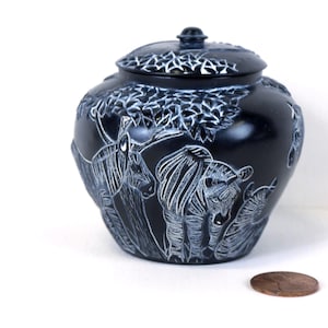 Vintage Harmony Kingdom &quot;Zebra&#39;s&quot; Jardinia Prairie Talk-snuisterijdoos met deksel - Made in China - geen doos, zeer goede staat