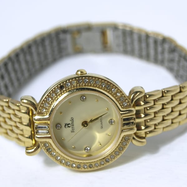 Vintage MARY KAY Fernando Fashion Quartz Wrist Watch w/ Gold Tone Metal Bracelet Band - Missing a Stone - In Fair Working Condition