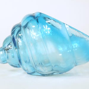 Vase vintage en forme de corne d'abondance en verre pressé avec topaze bleu céruléen ou support pot-pourri