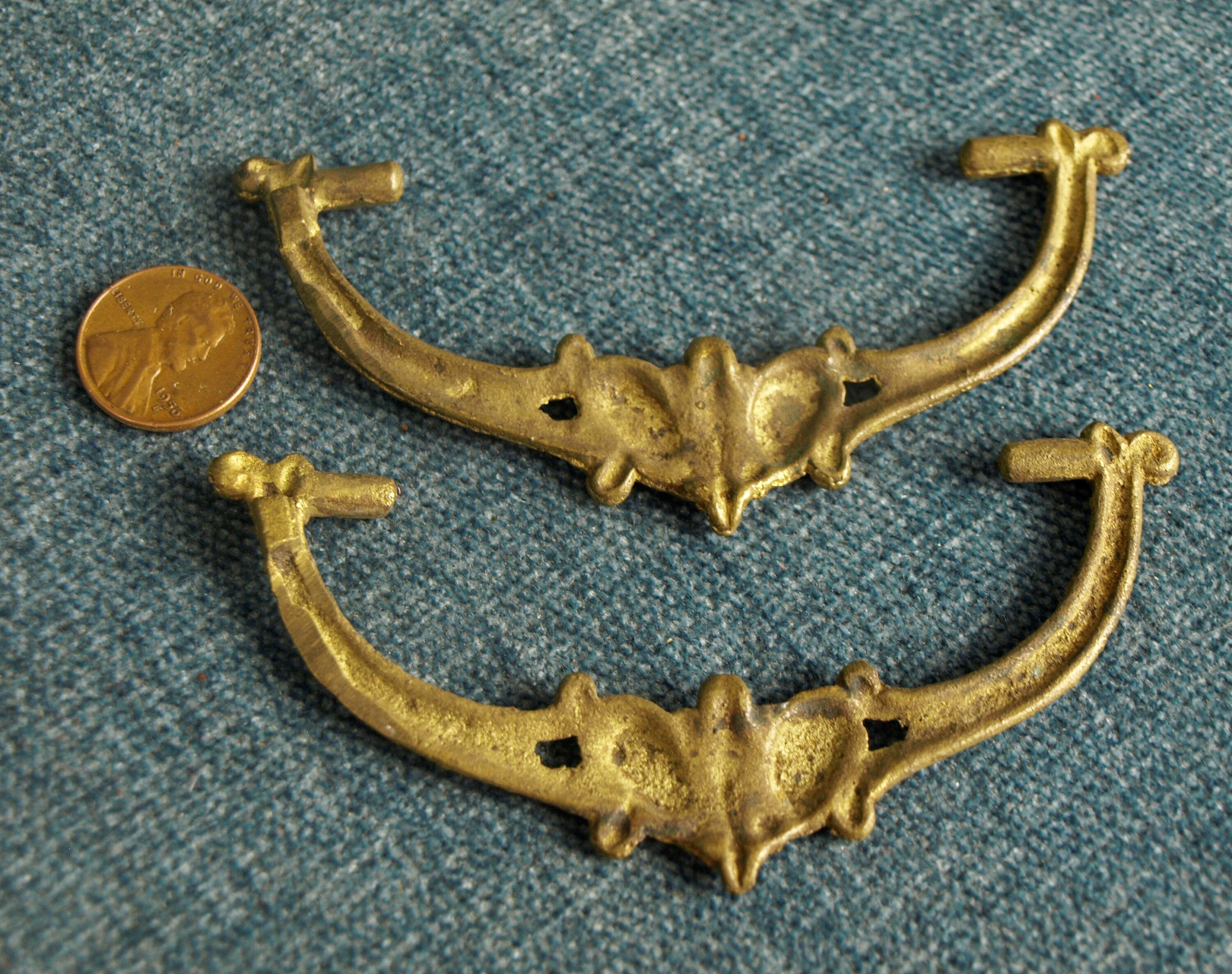 Antiguos tiradores de gabinete de mango de latón sólido | Etsy