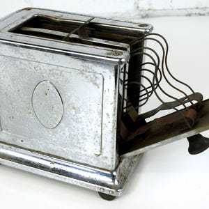 Antique Universal Two Slice Toaster Model No. E7722C - Landers, Frary & Clark Chrome Plated Drop Out Toaster for Repair or Parts