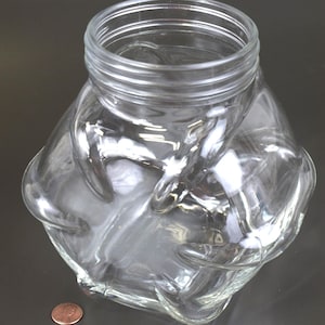 Frasco de vidrio hexagonal vintage de Ikea, sin tapa, capacidad de 61 onzas, 18 cm de alto x 18 cm de ancho x 12,7 cm de profundidad, en muy buen estado.