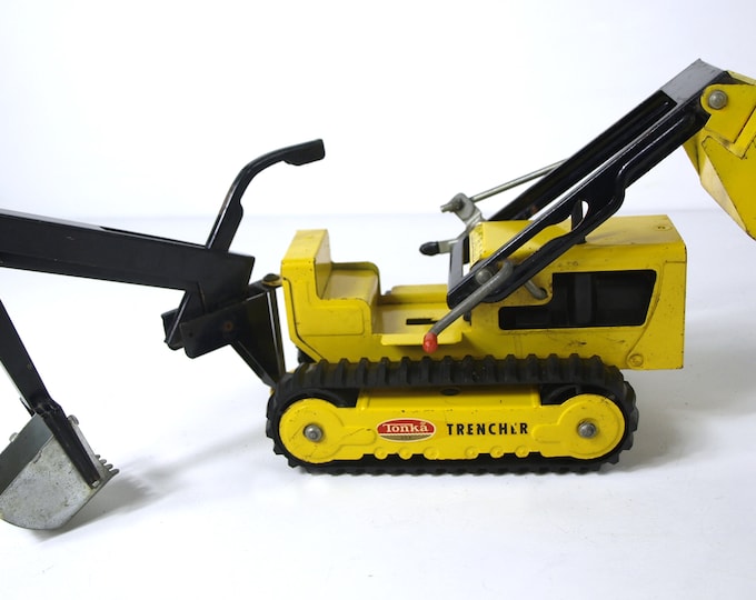 vintage-1970-s-tonka-trencher-no-534-pressed-steel-toy-backhoe-front