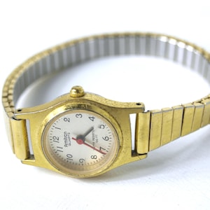 Vintage Armitron Ladies Quartz Wrist Watch w/ Metal Expansion Wristband In Working Condition