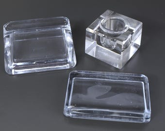 Lote de escritorio vintage: Tintero de cristal estilo art déco bohemio, pisapapeles de cristal, portalápices, marco de fotos y pisapapeles, circa 1930.