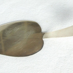 Vintage Three Crowns Silversmiths Figural Leaf Shaped Silver Plate Pie Server with Three Crown Stamp - Cake / Pastry Utensil