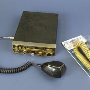 Radio CB Teaberry "T" Bear, numero di serie TH00780581 con microfono con cancellazione del rumore Diesel 4-3 e microfono con cancellazione del rumore Vanco CBM-1 - 3 articoli, non testati*