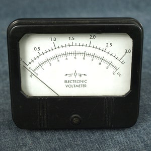 Vintage Electronic DC Voltmeter - Unknown Brand - Bakelite Case - NOS