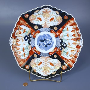 Antique 19th Century Meiji Period Japanese Imari Shallow Footed Porcelain Bowl in Excellent Condition - 1800&#39;s Japan Pottery