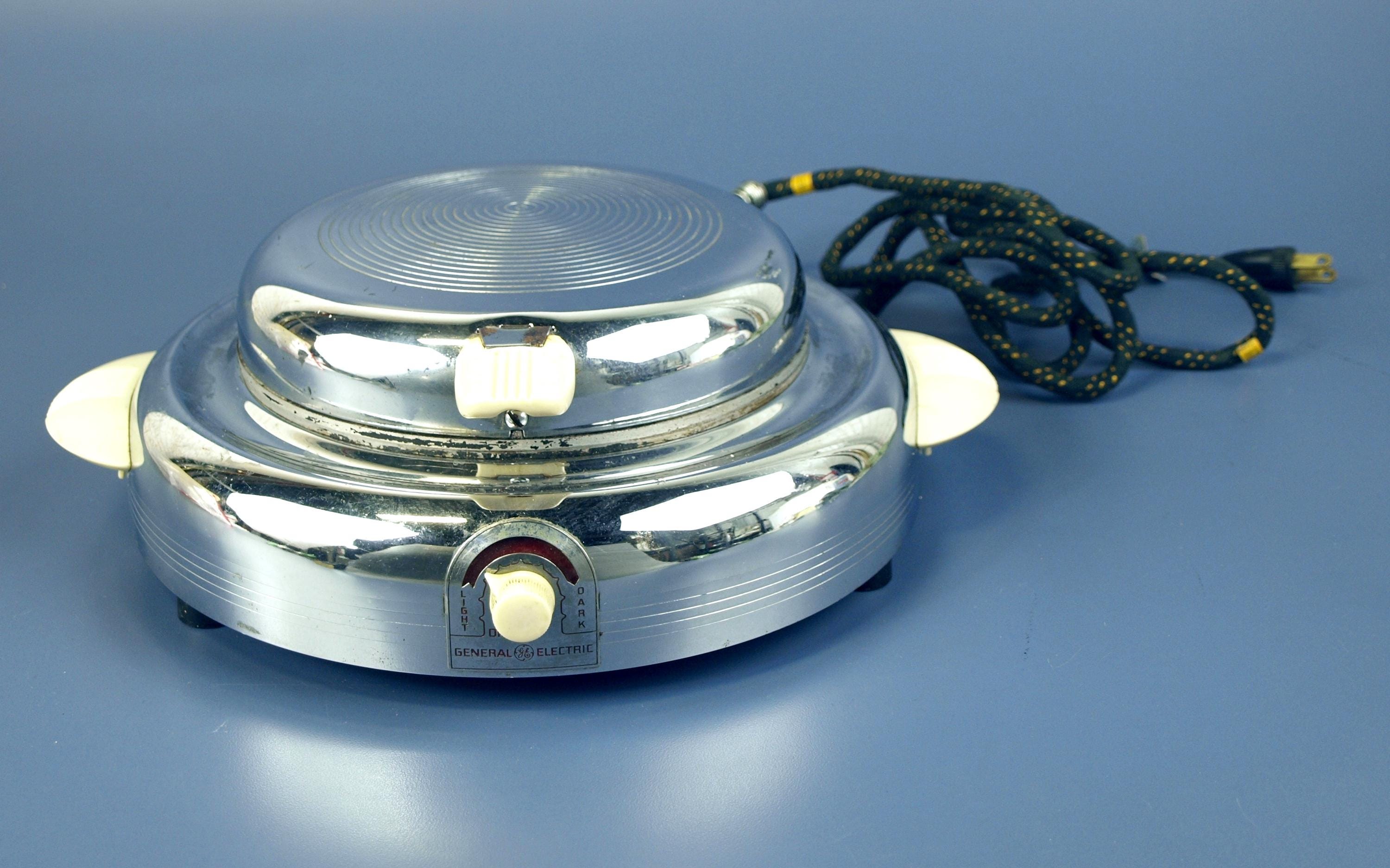 Antique General Electric Cat. No. 129W9 Waffle Iron Maker - Chrome
