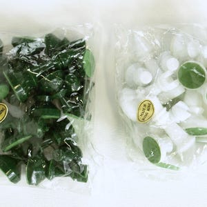 Plastic Chess Set Pieces in Green and White - 32 pieces - 2&quot; Tall King & 7/8&quot; Tall Pawns - NOS unopened
