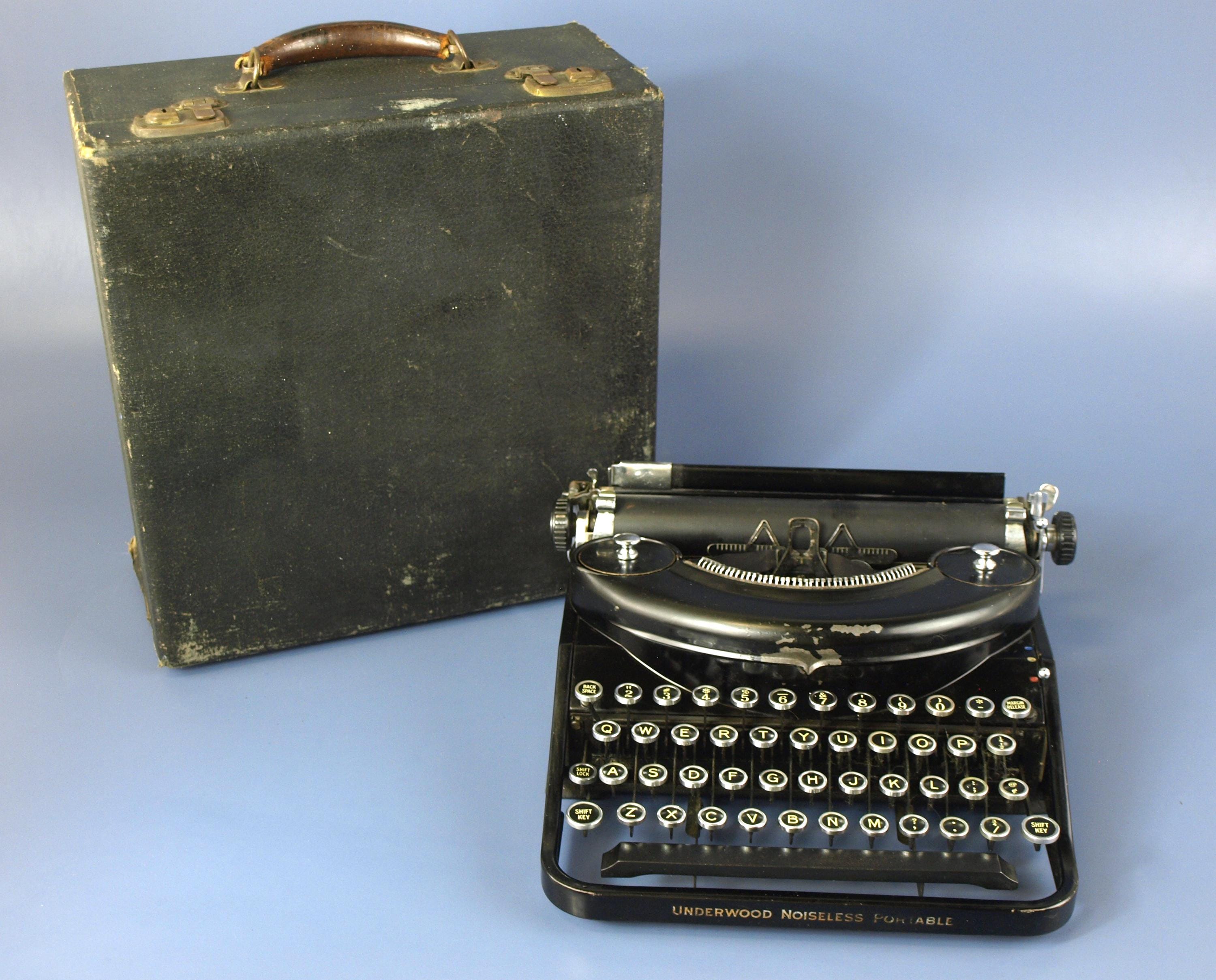 Underwood portable typewriter - Etsy 日本
