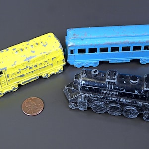 Vintage Midgetoy Train Cars Die Cast Toys - Circa 1960&#39;s - 3 Cars - 2 Train Engines & Passenger Car