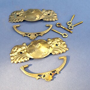 Vintage Brass Plate Bail Drop Drawer Pull Handles Made in India - Clam Shell Design - 3" center to center