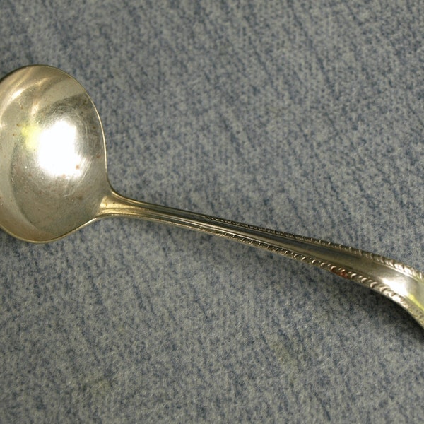 Vintage National Silver Co NSC Silver Plate Small Sauce / Gravy Ladle with 1935 New Gordon / Lady Rose Pattern