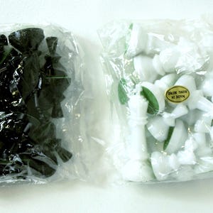 Plastic Chess Set Pieces in Black and White - 32 pieces - 2&quot; Tall King & 7/8&quot; Tall Pawns - NOS unopened