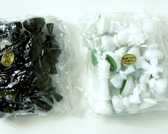 Plastic Chess Set Pieces in Black and White - 32 pieces - 2&quot; Tall King & 7/8&quot; Tall Pawns - NOS unopened