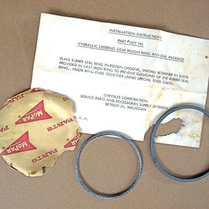 Chrysler Mopar 1957-58 Dodge Chrysler Plymouth ou DeSoto Segment de piston et joint de boîtier de direction assistée hydrauliquement (pièce n° 1879-745) - vintage NOS
