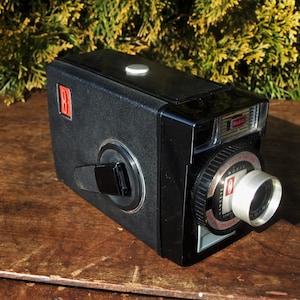 Vintage Kodak Hawkeye 8mm Movie Camera with Ektanar Lens 13mm f/2.3 – circa 60’s