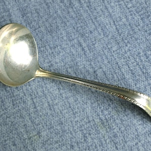 Vintage National Silver Co NSC Silver Plate Small Sauce / Gravy Ladle with 1935 New Gordon / Lady Rose Pattern